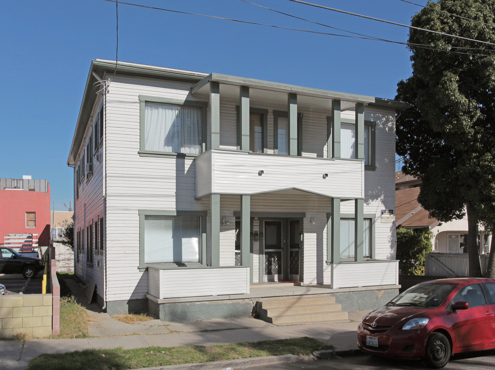 672-680 W 11th St in San Pedro, CA - Building Photo