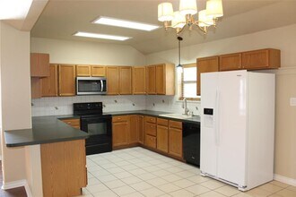 46 Crazy Cross Rd in Wimberley, TX - Building Photo - Building Photo