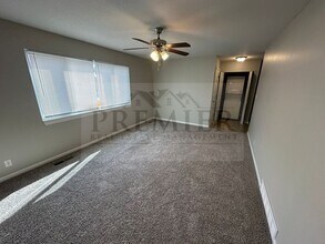 9314 Reeder Dr in Overland Park, KS - Building Photo - Building Photo