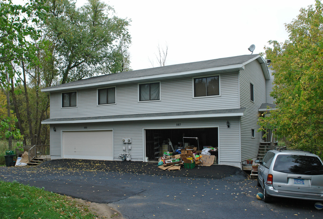 585-587 Ridgeview Dr in Wayzata, MN - Building Photo