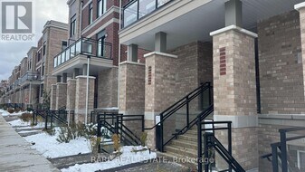 56 Elizabeth St S in Richmond Hill, ON - Building Photo