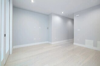 434 W 52nd St in New York, NY - Building Photo - Building Photo