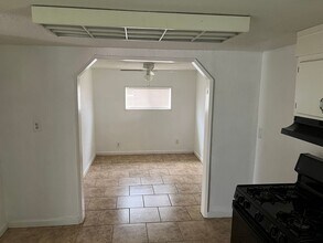 916 Castaic Ave in Bakersfield, CA - Building Photo - Building Photo