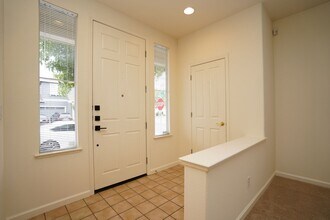 962 Baines St in East Palo Alto, CA - Building Photo - Building Photo