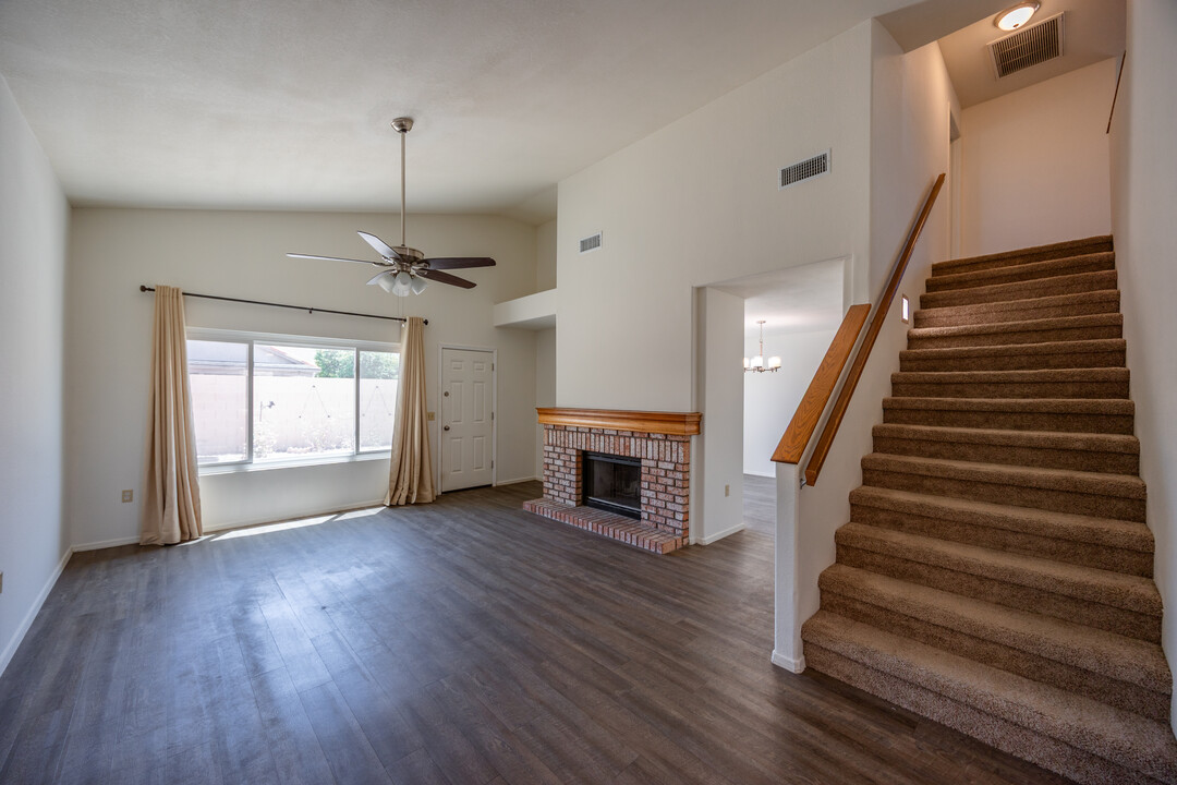 1421 W Camino Ct in Chandler, AZ - Foto de edificio