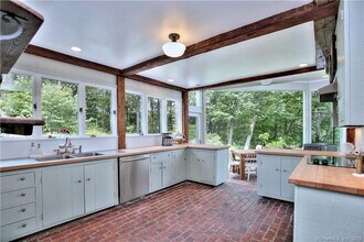 14 Spruce Hill Rd in Weston, CT - Building Photo - Building Photo