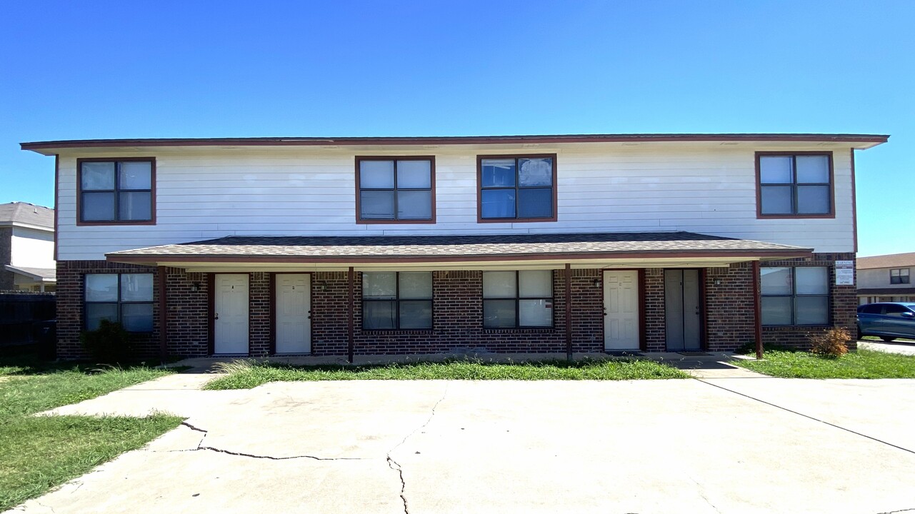 1307 Monroe Loop in Killeen, TX - Foto de edificio