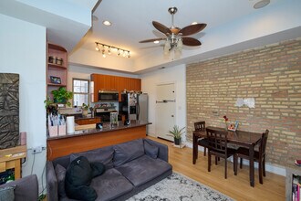 5711 N Kimball Ave in Chicago, IL - Building Photo - Building Photo