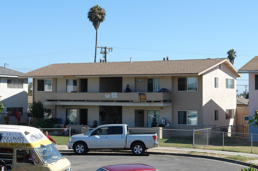 930 Cedar Ct in Oxnard, CA - Building Photo