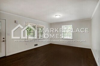 4372 Greenleaf Cir SW in Atlanta, GA - Foto de edificio - Building Photo