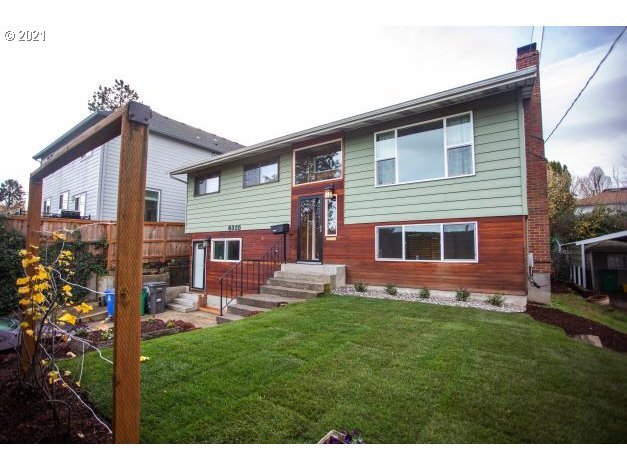 8325 SW Terwilliger Blvd, Unit B in Portland, OR - Foto de edificio