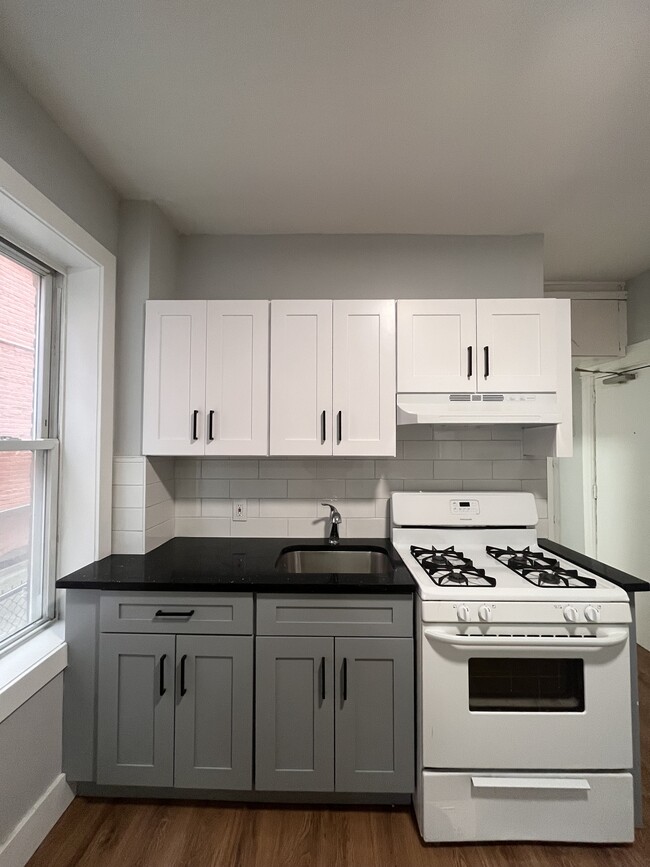 937 Pavonia Ave, Unit 7
