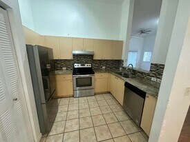 220 Crestwood Cir in Royal Palm Beach, FL - Building Photo