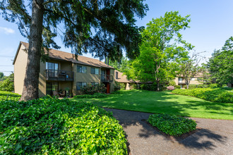 Northgreen Apartments in Eugene, OR - Building Photo - Building Photo