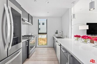 1243 N Gower St in Los Angeles, CA - Building Photo - Building Photo