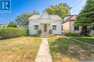 30 Baker St in Hamilton, ON - Building Photo