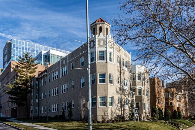 West Plaza Apartments in Kansas City, MO - Building Photo - Building Photo