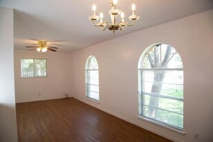 4713 Sagebrush Trail