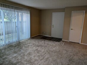 5801 Woodson Dr in Mission, KS - Building Photo - Building Photo