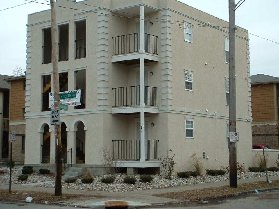 91 W 10th Ave, Unit Apartment C in Columbus, OH - Building Photo