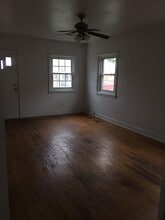 302 18th St in Dunbar, WV - Building Photo - Building Photo