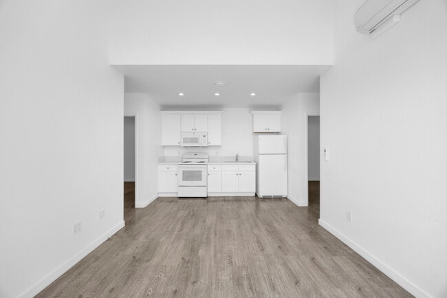 572 N Cambridge St in Orange, CA - Building Photo - Building Photo