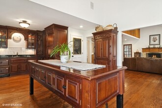 1674 Bowling Green Dr in Lake Forest, IL - Building Photo - Building Photo