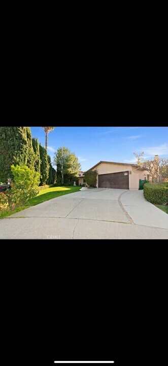 24911 Via Santa Cruz in Mission Viejo, CA - Building Photo