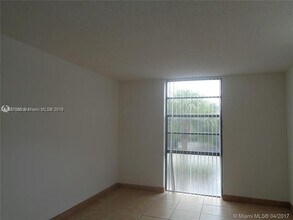 16851 NE 23rd Ave, Unit 119 in North Miami Beach, FL - Building Photo - Building Photo