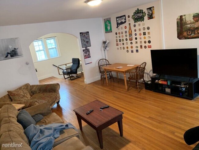 16 Gardner Rd in Brookline, MA - Building Photo - Building Photo