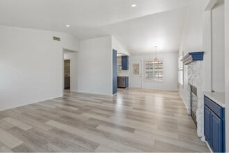 5403 Osbun Rd in San Bernardino, CA - Foto de edificio - Building Photo