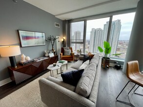 288 N Canal St in Chicago, IL - Building Photo - Building Photo