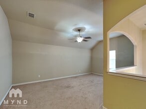 5813 Valley Haven Way in Fort Worth, TX - Foto de edificio - Building Photo