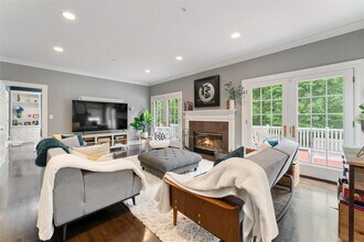 19 Rock Hill Ln in Scarsdale, NY - Building Photo - Building Photo