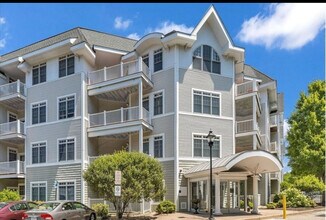 614 Pond St, Unit 1303 in Braintree, MA - Building Photo - Building Photo