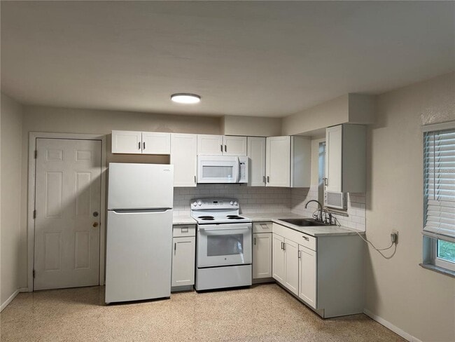 4429 Clay St in Zephyrhills, FL - Building Photo - Building Photo