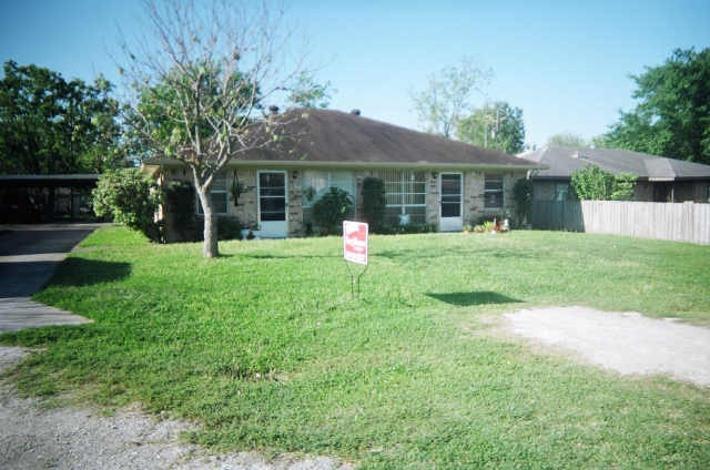 Spenwick Place 2 in La Porte, TX - Building Photo