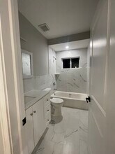 235 Burbank Ave, Unit 2 in Staten Island, NY - Foto de edificio - Building Photo