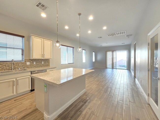 8090 Ancient Oaks Ave in Las Vegas, NV - Building Photo - Building Photo