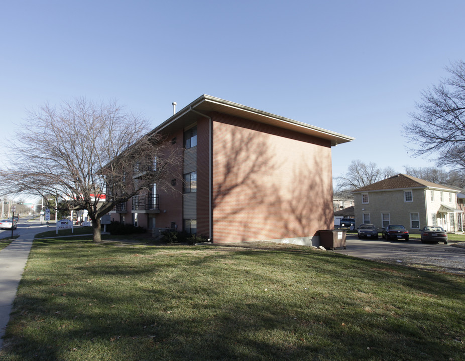 Big 6 in Lincoln, NE - Building Photo