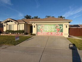 21920 Gardena Ln in Wildomar, CA - Building Photo