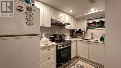 272 Epsom Downs Dr in Toronto, ON - Building Photo - Building Photo