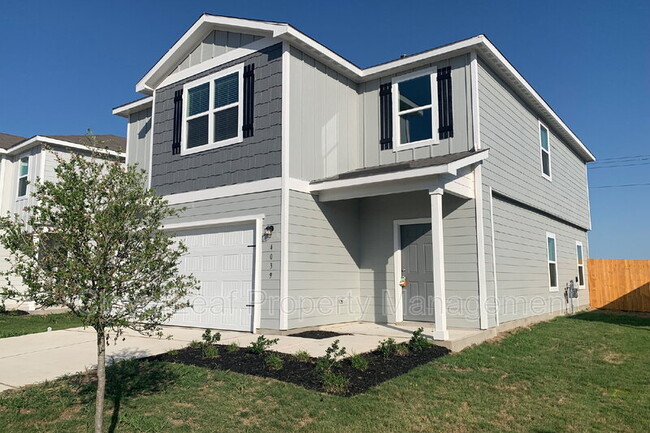 4039 Trail de Paris in New Braunfels, TX - Building Photo - Building Photo
