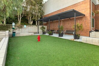 Wilshire La Brea in Los Angeles, CA - Foto de edificio - Building Photo