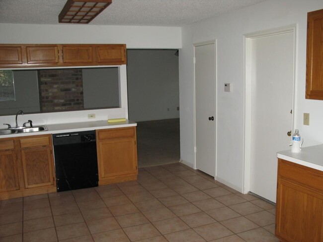 174 Sandpebble Dr in Spring, TX - Building Photo - Building Photo