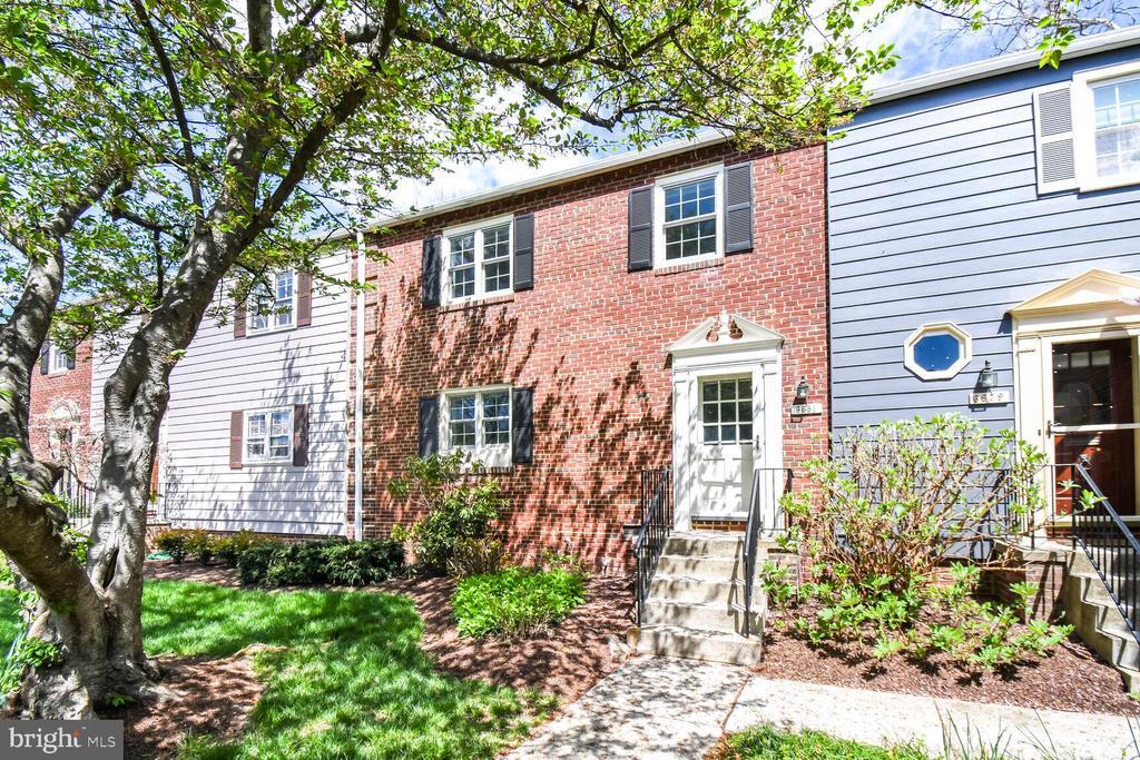 6681 Hillandale Rd in Chevy Chase, MD - Foto de edificio