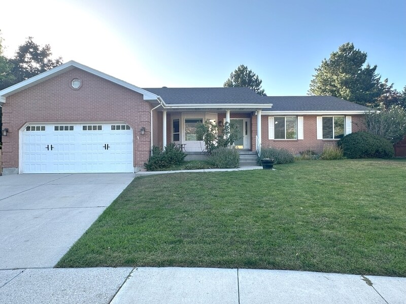 1729 Colchester Ct in Sandy, UT - Building Photo