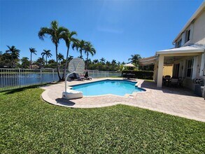 3844 Falcon Ridge Cir in Weston, FL - Building Photo - Building Photo