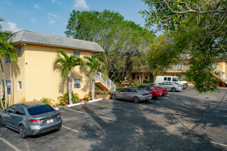 El Sol Condominium in Oakland Park, FL - Building Photo - Building Photo