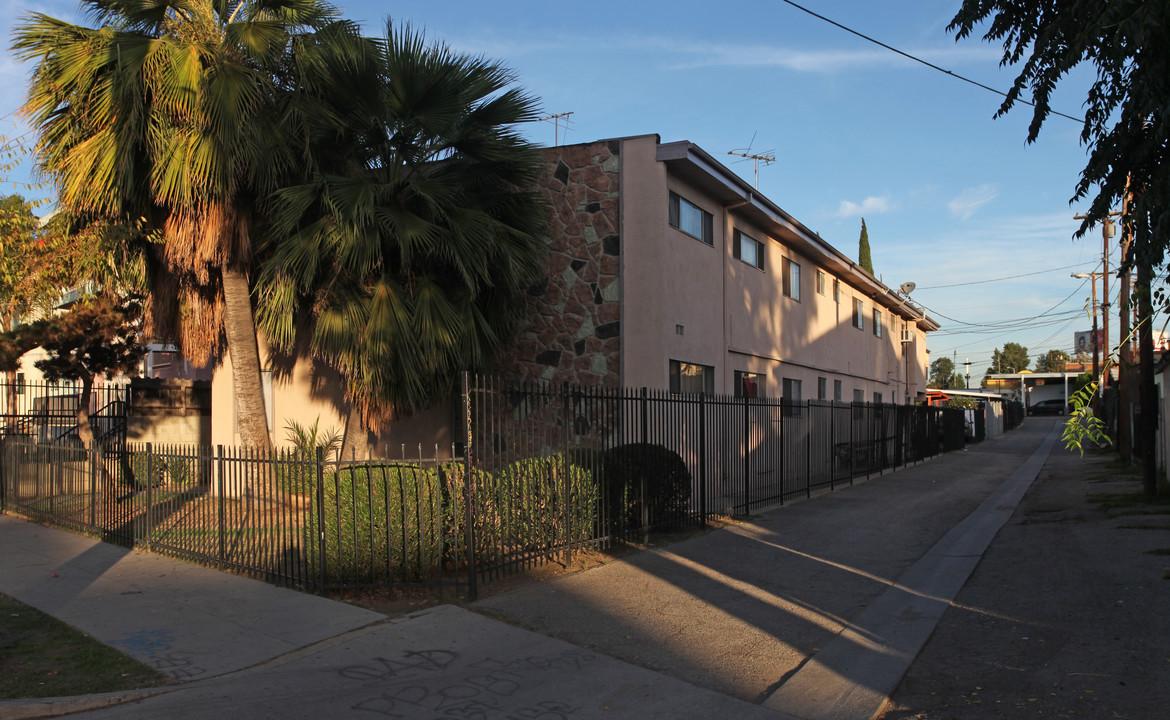 Lincoln Palms in Los Angeles, CA - Building Photo